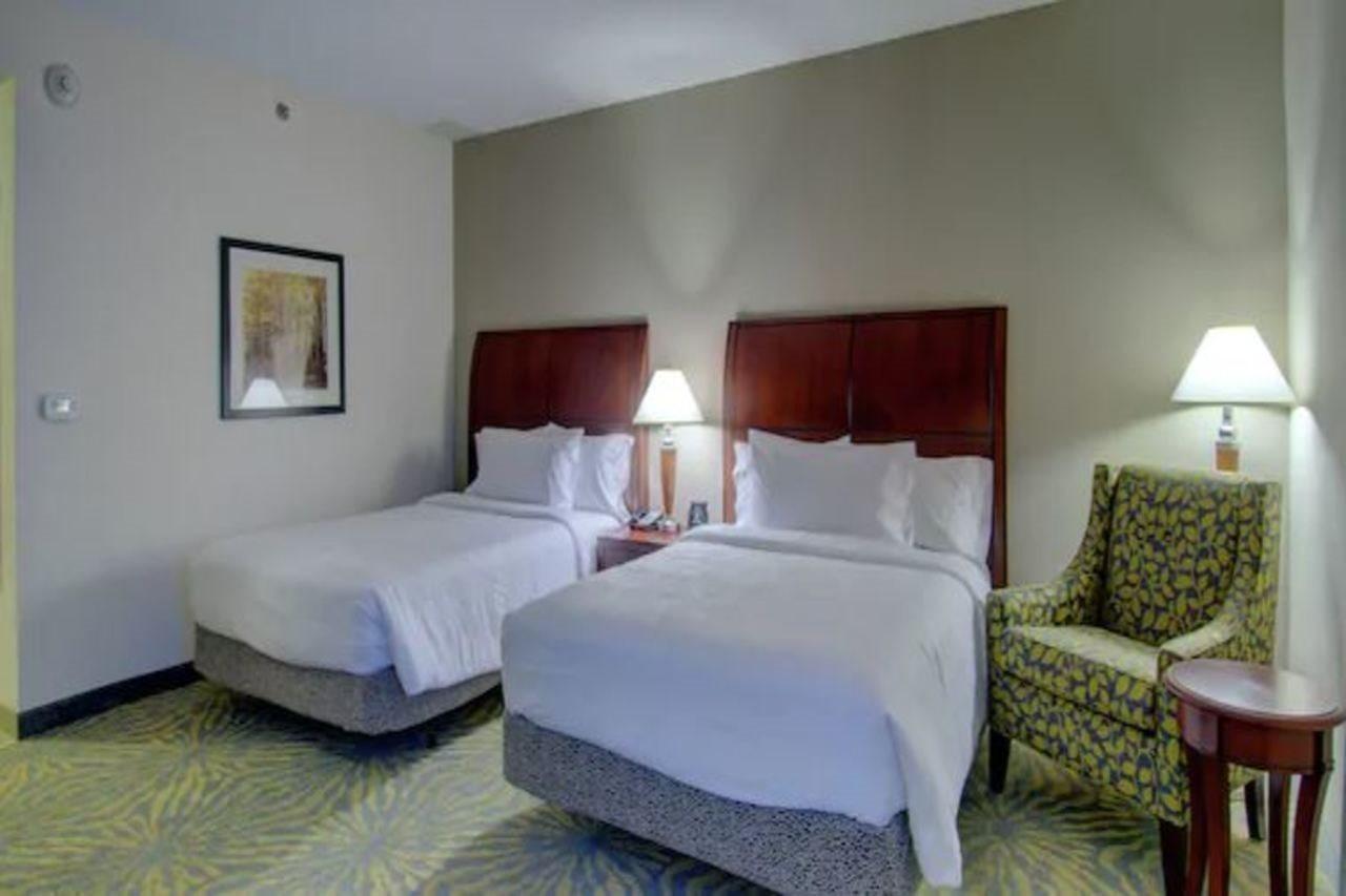 Hilton Garden Inn Norwalk Dış mekan fotoğraf
