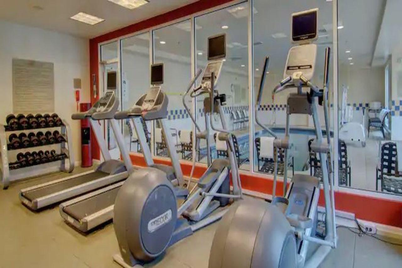 Hilton Garden Inn Norwalk Dış mekan fotoğraf