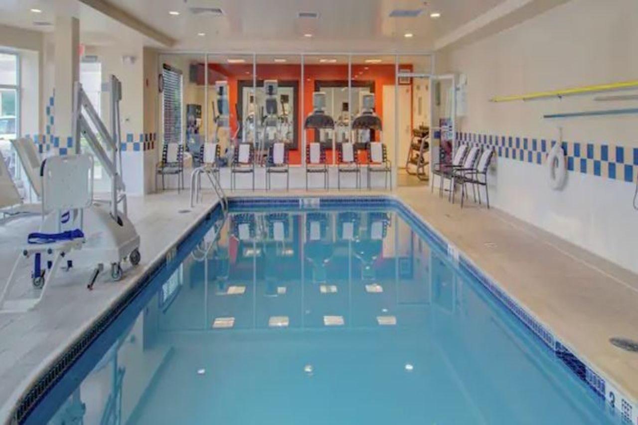 Hilton Garden Inn Norwalk Dış mekan fotoğraf