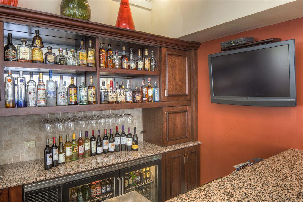Hilton Garden Inn Norwalk Restoran fotoğraf