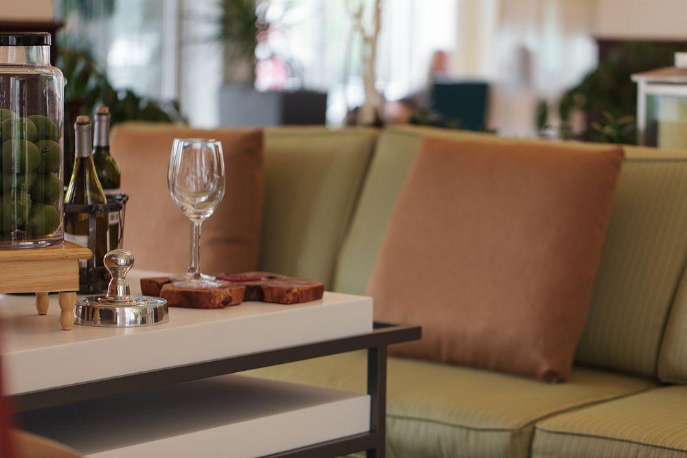 Hilton Garden Inn Norwalk Dış mekan fotoğraf