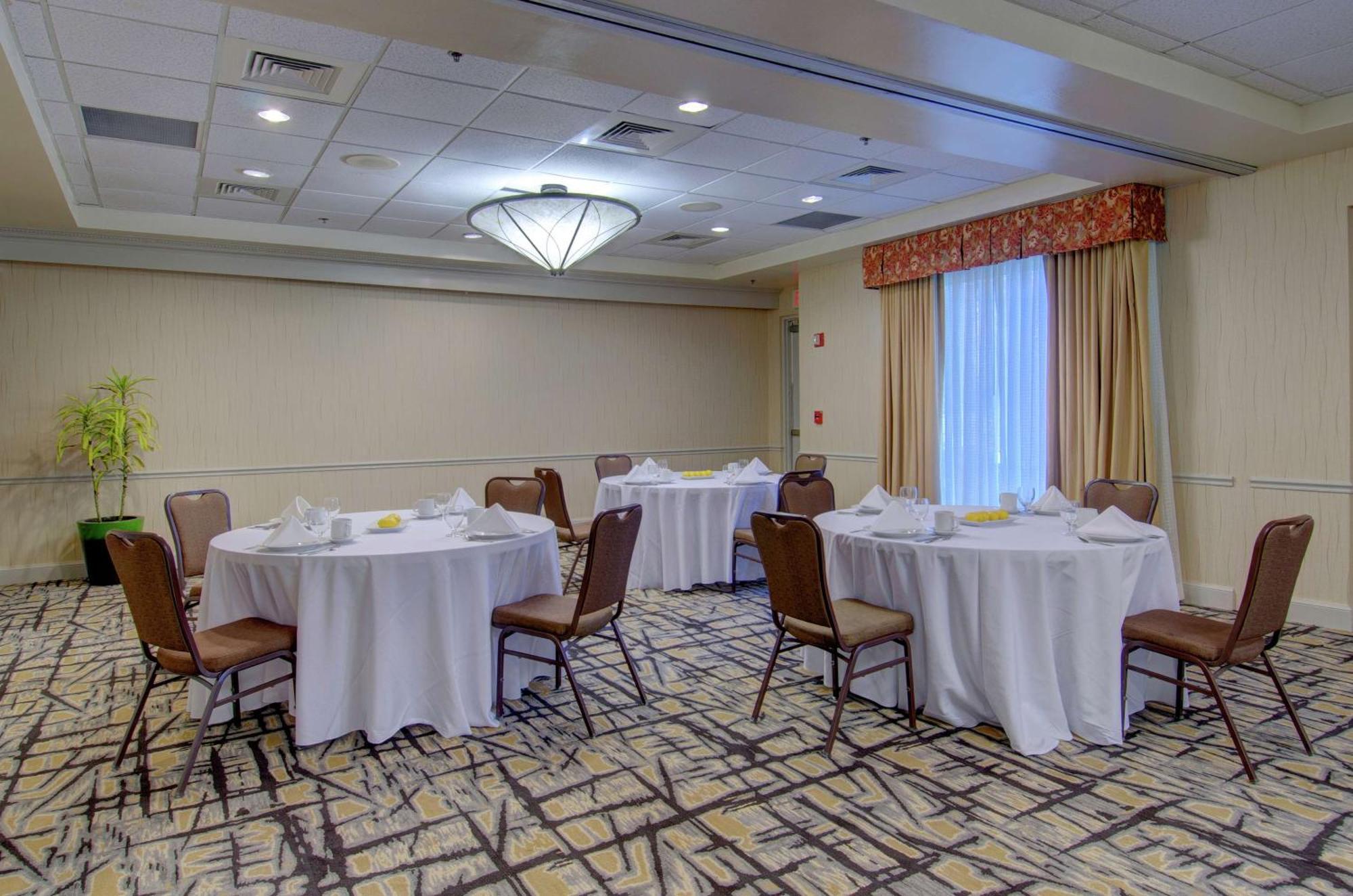 Hilton Garden Inn Norwalk Dış mekan fotoğraf
