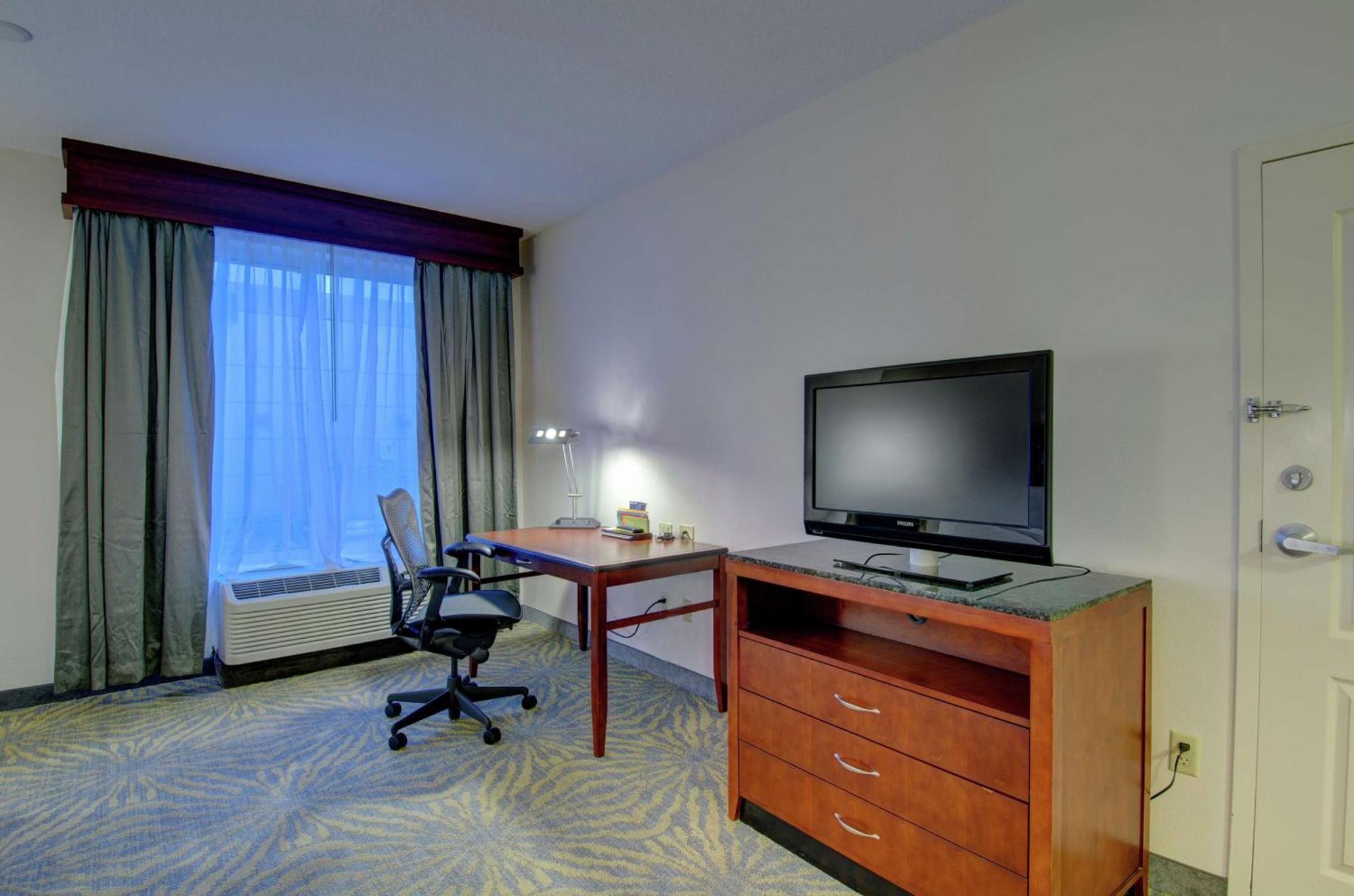 Hilton Garden Inn Norwalk Dış mekan fotoğraf