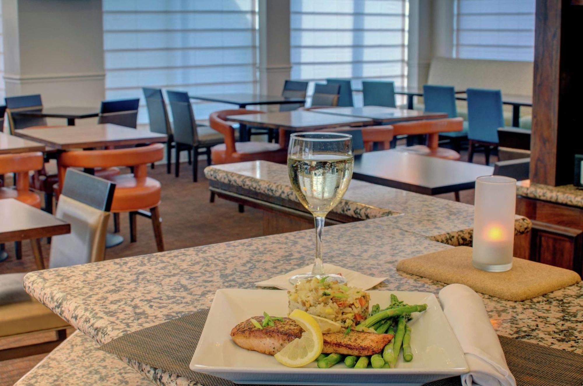 Hilton Garden Inn Norwalk Dış mekan fotoğraf