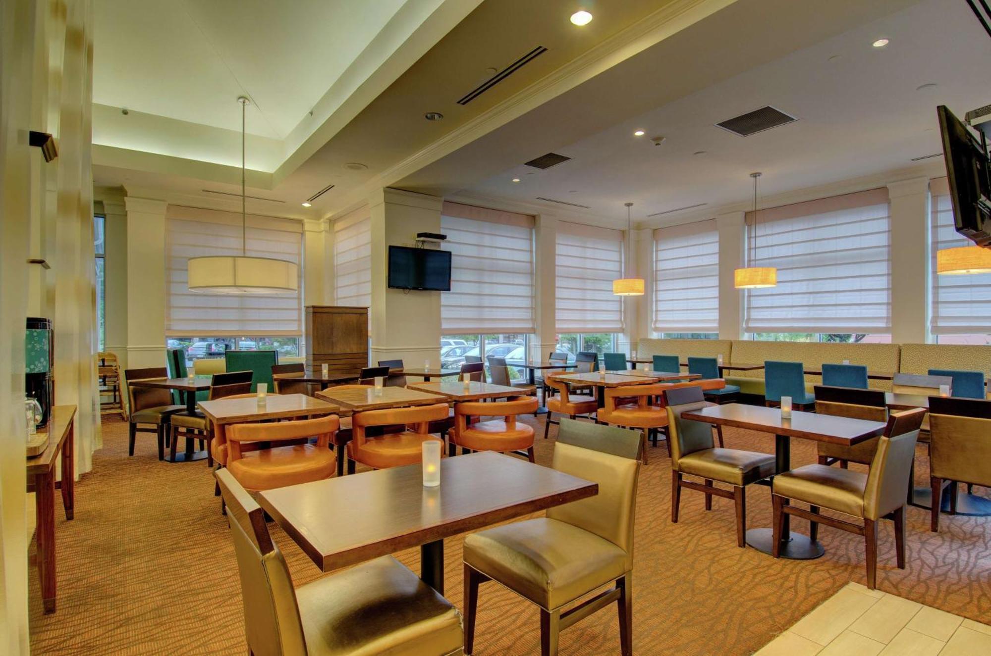 Hilton Garden Inn Norwalk Dış mekan fotoğraf