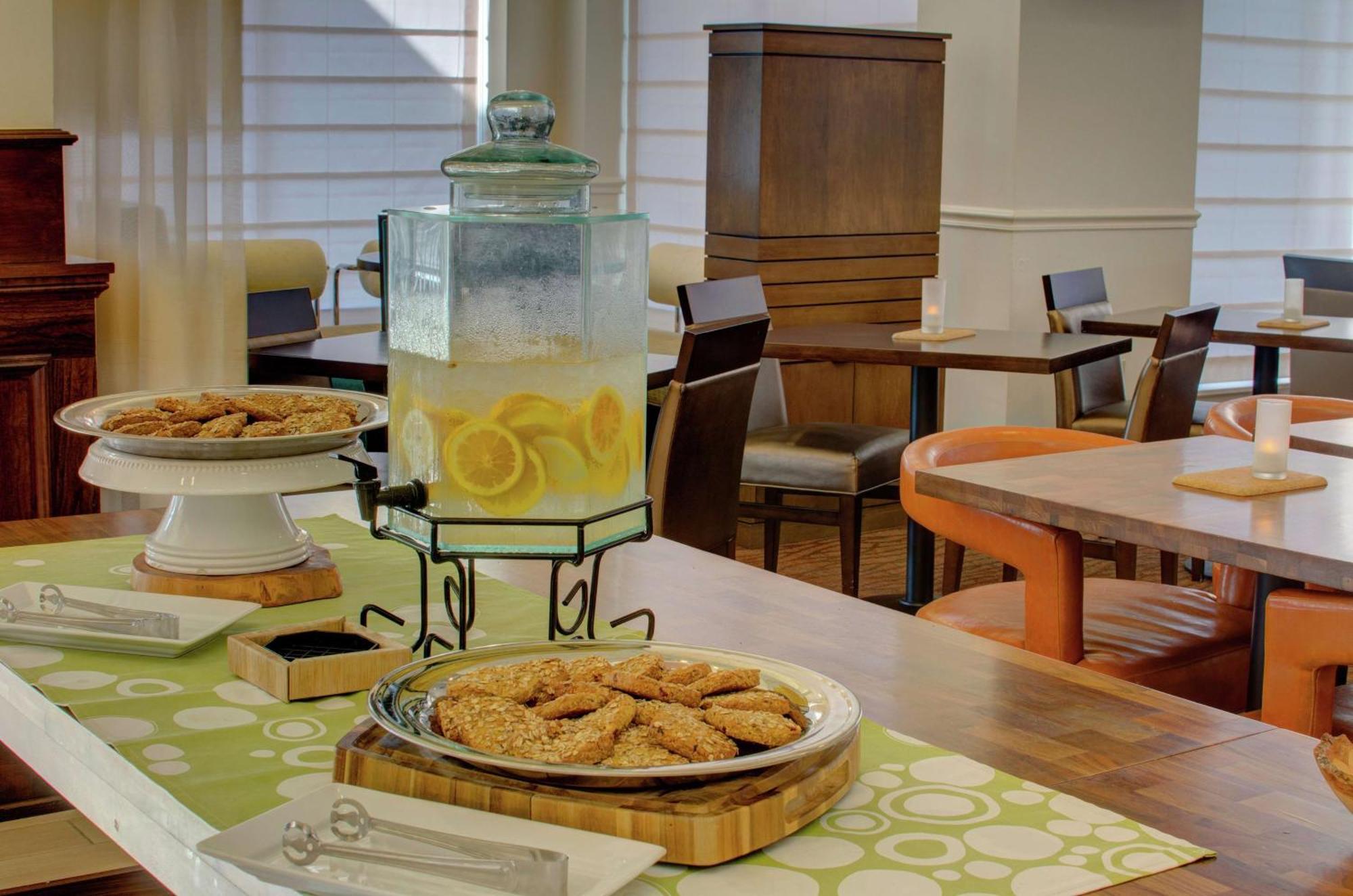 Hilton Garden Inn Norwalk Dış mekan fotoğraf