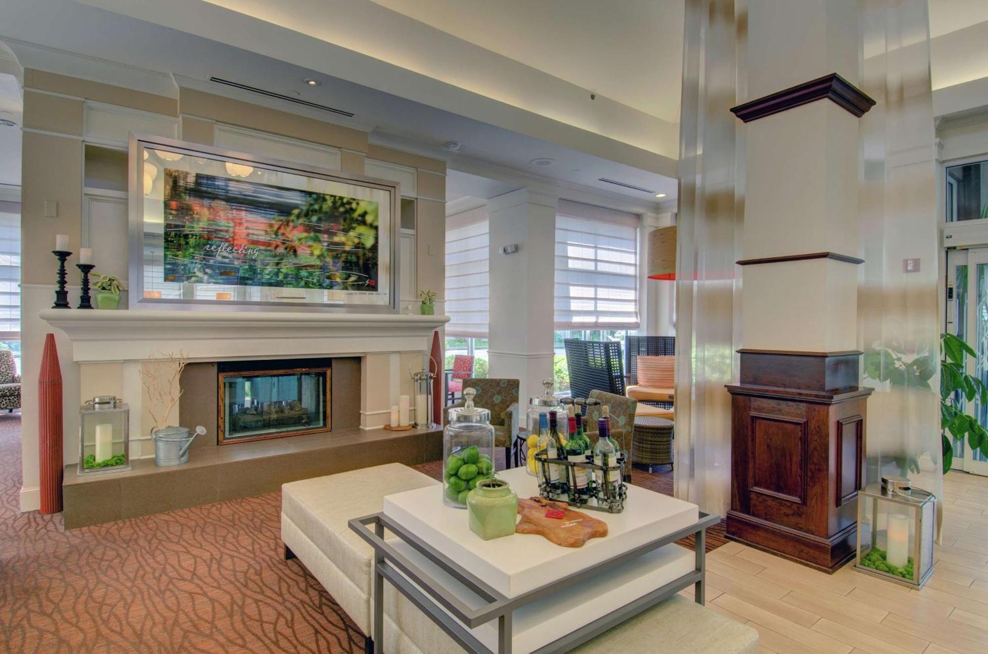 Hilton Garden Inn Norwalk Dış mekan fotoğraf