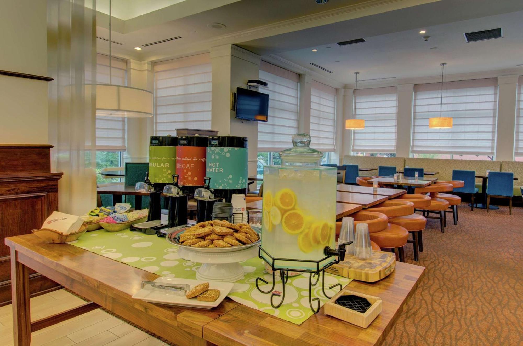 Hilton Garden Inn Norwalk Dış mekan fotoğraf