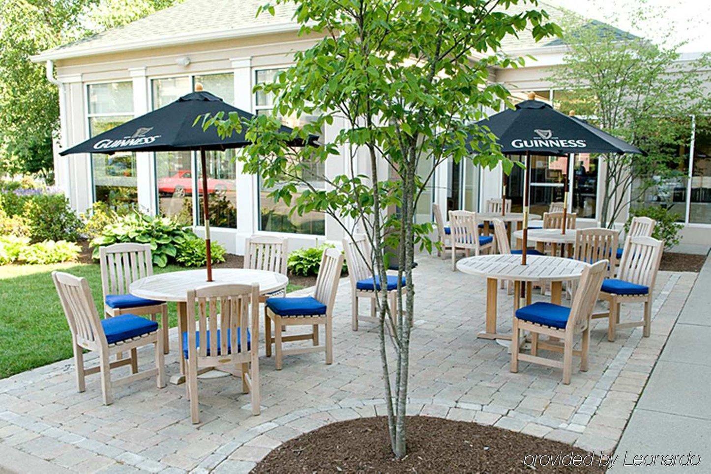 Hilton Garden Inn Norwalk Restoran fotoğraf